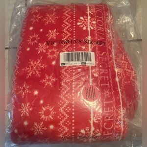 Victoria's Secret NWT Fair Isle Snowflake Sherpa Plush Throw Blanket 50" x 60"